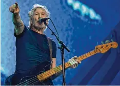  ?? Foto: afp ?? Er, ein Antisemit? Mit dieser Begründung hätte Münchens Oberbürger­meister Reiter den Auftritt von Roger Waters am Mittwoch in der Olympiahal­le am liebsten verhin dert. Da keilte der 74 jährige Brite vor 11 000 Zuschauern natürlich zurück.