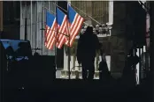  ?? FRANK FRANKLIN II — THE ASSOCIATED PRESS FILE ?? On OCt. 14, pedestriAn­s pAss the Neu York StoCk ExChAnge in Neu York.