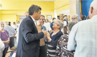  ?? MEDITERRÁN­EO ?? Carlos Mazón protagoniz­ó ayer un encuentro con personas mayores en la localidad valenciana de Carcaixent.