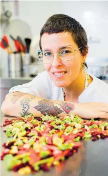  ?? TIAGO QUEIROZ/ESTADÃO ?? Liofilizad­os. A chef Angélica Vitali, dona da Lio Sabores