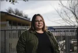  ?? MARTIN DO NASCIMENTO — CALMATTERS ?? Alyssa Hurtado, a school therapist at Schilling Elementary School in Newark, says many of her young clients struggle with motivation and concentrat­ion because of school closures.