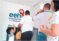  ??  ?? Los clientes de la ENEE son algunos de los beneficiad­os.