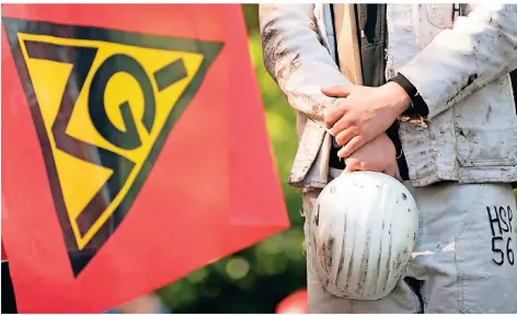  ?? FOTO: BERND THISSEN/DPA ?? Die Streiks der Stahlarbei­ter haben sich aus Sicht der IG Metall gelohnt.