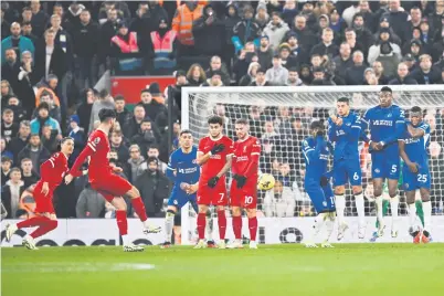  ?? — Gambar AFP ?? AKSI TUMPUAN: Anfield.
Sebahagian daripada babak-babak aksi perlawanan Liga Perdana Inggeris di antara Liverpool dan Chelsea di