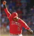  ?? RICHARD W. RODRIGUEZ/TNS ?? The Angels’ Erick Aybar celebrates the final out in an 11-10 win over the Rangers on Saturday in Texas.