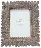 ??  ?? Antique resin feather picture frame in gold, £17, Daisy Park.