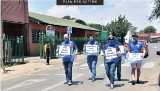  ?? | THOBILE MATHONSI African News Agency (ANA) ?? DA members protest outside the Mamelodi Police Station in Tshwane yesterday to express their concern about the crime situation in the township.