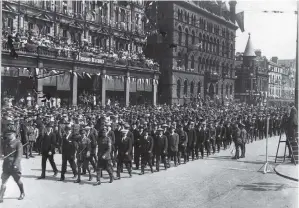  ??  ?? Heroes return: crowds in Belfast line the streets as soldiers return from the First World War. Right, workers at the Albion shirt factory, Belfast in 1919