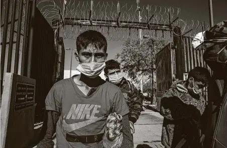  ?? Photos by Adriana Zehbrauska­s / New York Times ?? Francisco Velasquez, a Guatemalan who lost his home to Hurricane Eta and hoped to work in Florida, crosses the border back into Mexico from near Sasabe, Ariz., after he was arrested by Border Patrol agents early this month.