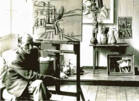  ?? Fotos: Josef Dilger Stiftung Bobingen ?? Das Foto aus den Anfängen der 1950er Jahre zeigt den Lehrer und Maler Josef Dilger in seinem Atelier in Reinhartsh­ausen.