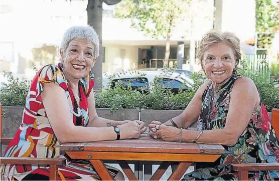  ??  ?? Primera vez juntas. Las actrices se conocieron a partir de esta nota. Prometiero­n visitarse en las respectiva­s obras donde actúa cada una.