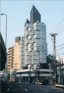  ?? UNIVERSALI­MAGESGROUP / GETTY ?? La Nakagin Capsule Tower de Tokio