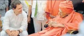  ?? PTI ?? Congress president Rahul Gandhi with Shivakumar­a Swami, the chief pontiff of Siddaganga Mutt, in Tumakuru on Wednesday.