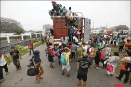  ?? MARCO UGARTE / ASSOCIATED PRESS ?? Central American migrants pack into the back of a trailer truck as they begin their morning trek as part of a thousands-strong caravan hoping to reach the U.S. border, in Isla, Veracruz state, Mexico, on Sunday.