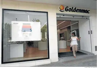  ?? JUAN CARLOS MUÑOZ ?? La tienda de Goldenmac en el barrio de Los Remedios, ayer.