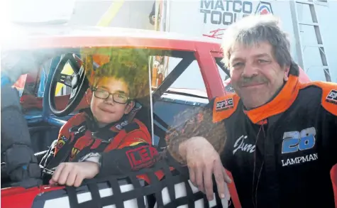  ?? BERND FRANKE/POSTMEDIA NEWS ?? Thirteen-year-old Donny Lampman, left, raced against his father Jim when he made his debut in the 8-cylinder Hoosier Stock class Saturday night at Merrittvil­le Speedway in Thorold.