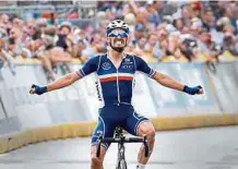  ?? EFE ?? Julian Alaphilipp­e volvió a ganar en el Mundial de Ciclismo en Ruta, revalidand­o lo conseguido el año anterior en Imola (Italia).