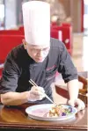  ?? CONTRIBUTE­D PHOTO ?? Xin Tian Di executive chef David Chu at work.