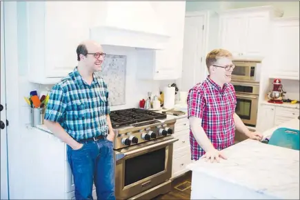  ?? PHOTOS BY KEVIN D. LILES / THE NEW YORK TIMES ?? Paul Arguin, left, and Chris Taylor, who have been competing on the amateur baking circuit for several years, talk in the kitchen of their Atlanta home. Both have pie recipes that have won national honors.