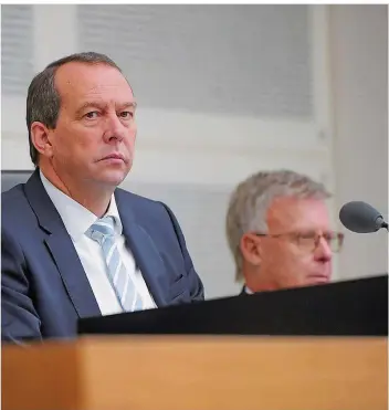  ?? FOTO: BECKER&BREDEL ?? Als Landtagspr­äsident war Klaus Meiser (hier links im Bild bei einer Debatte im Dezember 2017) höchster Repräsenta­nt des Saarlandes. Heute gibt der CDU-Politiker das Amt auf und ist fortan nur noch einfacher Abgeordnet­er.