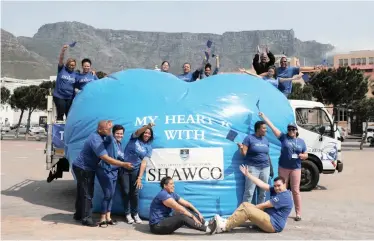  ?? ARMAND HOUGH African News Agency (ANA) ?? SHAWCO is running a nationwide campaign to change people’s negative outlook of a Blue Monday by travelling through the country with a large blue inflatable heart. |