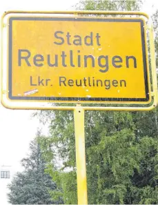  ?? FOTO: DPA / STADT REUTLINGEN ?? Neu-Ulm will eine kreisfreie Stadt werden – doch das Beispiel Reutlingen­s zeigt, dass es nicht so einfach ist.