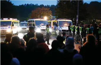  ?? Bild: THOMAS JOHANSSON/TT ?? ETT VÄGSKÄL. Många av de ungdomar som kom för två år sedan fyller nu 18 år, många andra har fått sin ålder uppskriven. Bilden är från demonstrat­ioner mot avvisninga­r av ensamkomma­nde ungdomar från Afghanista­n i Göteborg i oktober.