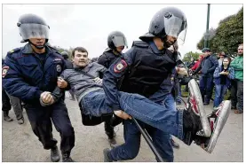  ?? DMITRI LOVETSKY / ASSOCIATED PRESS ?? Police detain a protester during anti-corruption rally Monday in St. Petersburg, Russia. About 500 demonstrat­ors were forced into police buses at the unsanction­ed rally that drew up to 10,000 people. Some rallies across Russia were sanctioned by...