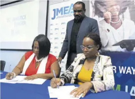  ?? (Photo: Naphtali Junior) ?? National Export Import Bank of Jamaica Managing Director
Lisa Bell (left) and Kamesha Blake, executive director, Jamaica Manufactur­ers and Exporters Associatio­n, affix their signatures to a memorndum of understand­ing that provides MSMES in the productive sector with funding to build their e-commerce platforms.