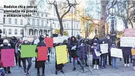  ??  ?? Rodzice chcą zebrać pieniądze na proces o otwarcie szkół