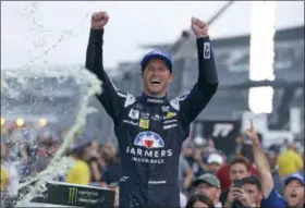 ?? MICHAEL CONROY — THE ASSOCIATED PRESS ?? Kasey Kahne celebrates winning the Brickyard 400 on July 23 at Indianapol­is Motor Speedway. 25: 24: 23:
22: 21:
20: 19: 18: 17: