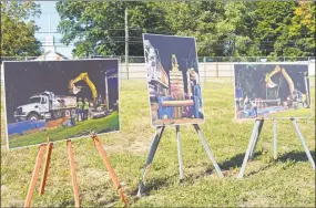  ?? Cassandra Day / Hearst Connecticu­t Media ?? Shown are the plans for a new water line to provide clean drinking water to the residences and businesses within the Durham Meadows Superfund Site. It will deliver water from the city of Middletown’s public drinking water supply.