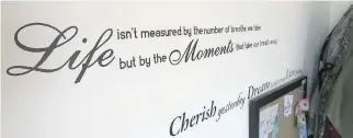  ?? JOHN KENNEY, GAZETTE FILES ?? Inspiratio­nal quotes are a worthwhile addition to any home office, says profession­al organizer Mylène Houle Morency. They not only inspire, but also motivate you to get work done.