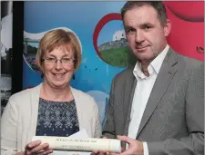  ??  ?? Roz Kerr from The Twenties accepts the best vegetable patch award from David Farrelly of Rehab Glass Co.