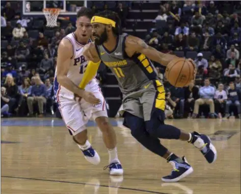  ?? BRANDON DILL — THE ASSOCIATED PRESS FILE ?? Sixers guard T.J. McConnell, left, here guarding Memphis’ Mike Conley last week, backed up Ben Simmons against the Phoenix Suns Monday night in Markelle Fultz’s place.