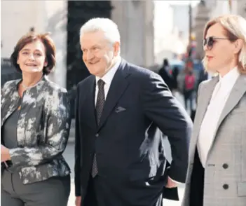  ??  ?? Todorić u pratnji odvjetnica Cherie Blair i Jadranke Sloković u Londonu