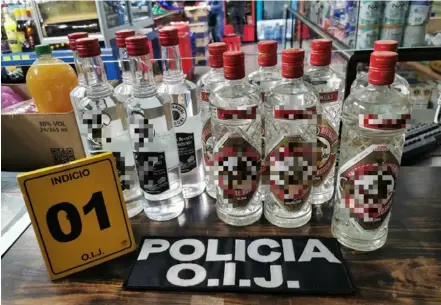  ?? Oij ?? De acuerdo con la investigac­ión, la agrupación delictiva obtenía las bebidas alcohólica­s en Panamá, desde donde eran transporta­das en embarcacio­nes por el río Sixaola. Luego, las vendían aquí.