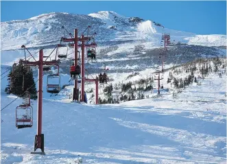  ??  ?? The old red chair at Castle Mountain takes skiers to the summit.