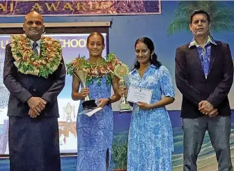  ?? Photo: Nicolette Chambers ?? Commission­er Western, Apolosi Lewaqai, extracurri­cular category awardee, Ofa Lagonilake­ba, academic category awardee, Inayah Adeebah Ali and Natabua High School principal, Viren Sharma after the school’s annual awards ceremony in Lautoka on November 25, 2022.