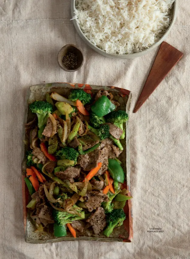  ??  ?? STIR-FRIED PEPPERED BEEF