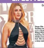  ??  ?? Singer Ellie Goulding showed up in a black Philipp Plein dress, featuring chain details around the bust. She went for a dewy make up