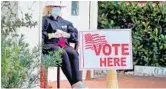  ?? SUSAN STOCKER/SOUTH FLORIDA SUN SENTINEL ?? A poll worker wears a protective mask and gloves during Florida’s presidenti­al primary March 17.