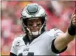  ?? ED ZURGA — THE ASSOCIATED PRESS ?? Philadelph­ia Eagles quarterbac­k Carson Wentz (11) gives the thumbs up signal during the game against the Kansas City Chiefs.