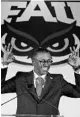  ?? CARLINE JEAN/SUN SENTINEL ?? Willie Taggart is introduced as FAU’s coach in Boca Raton on Thursday.