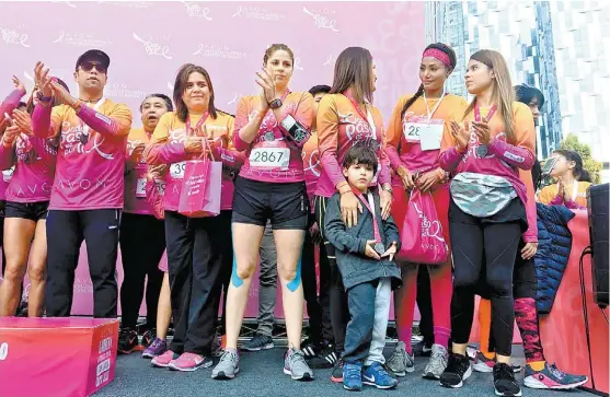  ?? ADRIANA JIMÉNEZ ?? Hombres, mujeres, niños y varios artistas asistieron a la competenci­a anual.