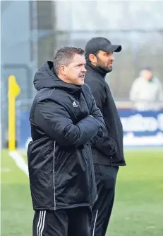  ?? RP-FOTO: AR/DJ ?? Coach Maik Franke braucht Ersatz für Co-Trainer Özkan Akbayir (r.).