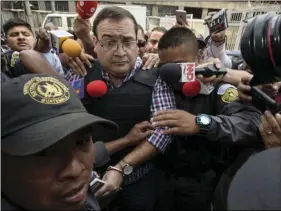  ??  ?? In this April 19 file photo, police escort Mexico’s former Veracruz state Gov. Javier Duarte, accused of running a ring that allegedly pilfered from state co ers, to court for an extraditio­n hearing after six months as a fugitive and high-profile...