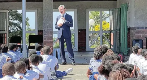  ?? Picture: SUPPLIED ?? WISE WORDS: Chull Joo Park, ambassador of the Republic of Korea (South Korea), addresses pupils at New Generation­s Primary School