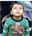  ?? FOTO: REUTERS ?? Ein syrischer Junge im November vor einem Zelt nahe Moria.