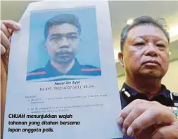  ??  ?? CHUAH menunjukka­n wajah tahanan yang ditahan bersama lapan anggota polis.